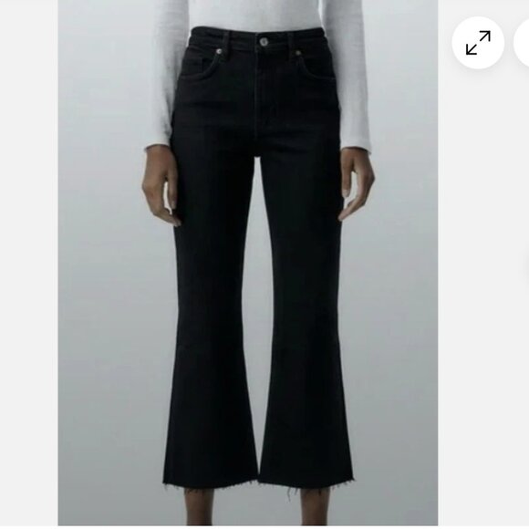 Zara Jeans Black NWT Size 2  High Rise  Cropped  Flare  Raw Hem - Picture 1 of 7